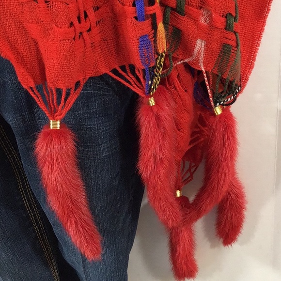 Vintage open weave wrap with rabbit fringe - Picture 4 of 10